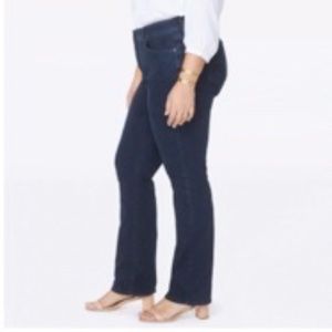 NWT - NYDJ Marilyn Straight in size 16WP